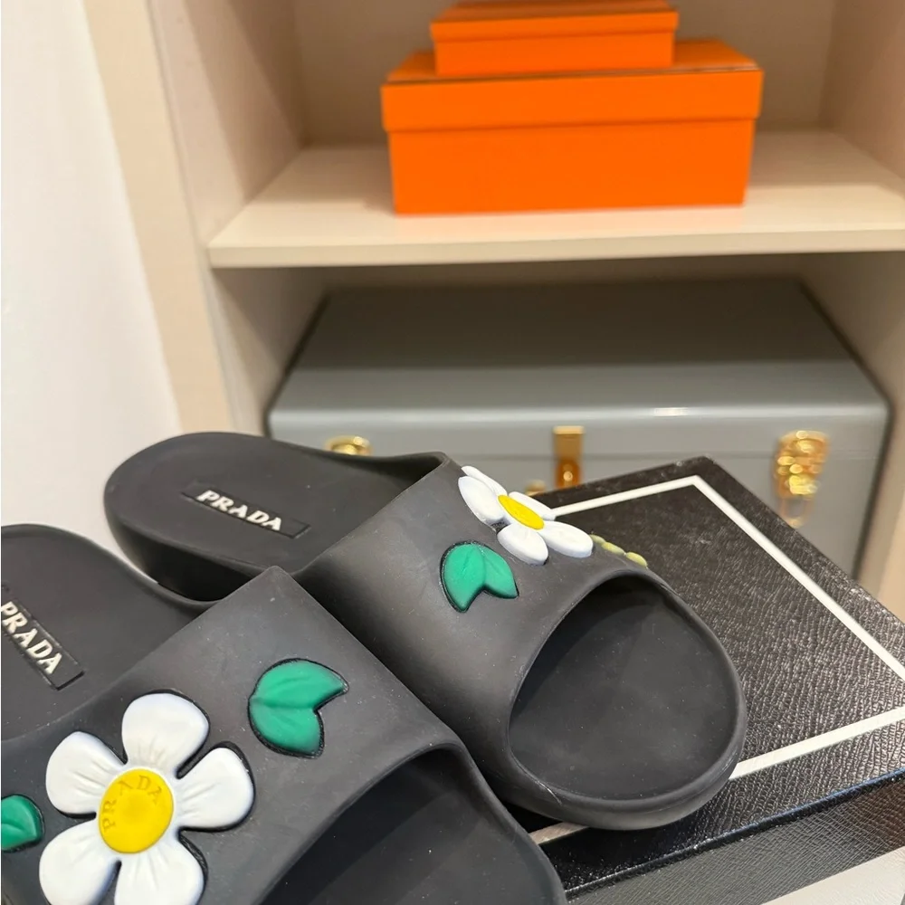Prada Black Floral Women's Slides - Picture 5 of 5